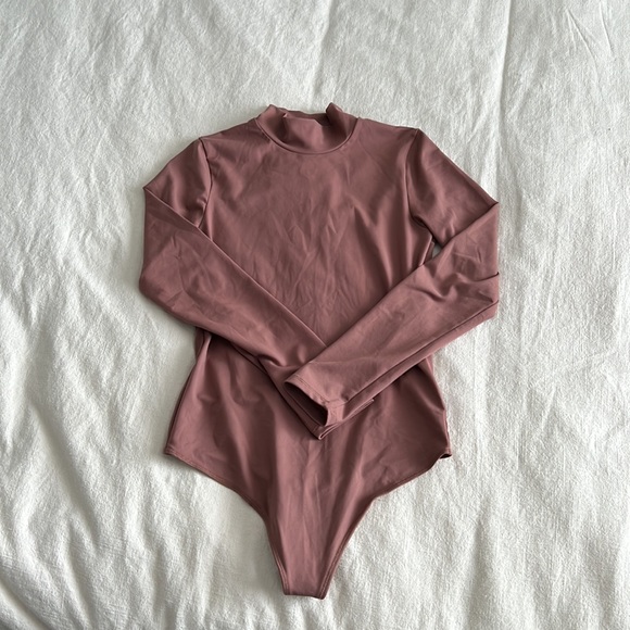 NWOT Abercrombie body suit - Picture 2 of 3